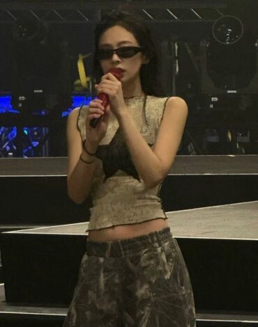 Backstage Baddie Fit – Jennie