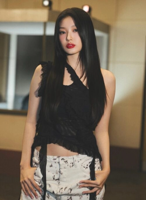 Black One Shoulder Jellyfish Ruffles Mesh Top | Yoonchae - KATSEYE