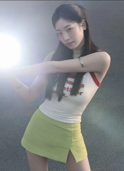 Black High-Waist Lace Skirt | Chung Ha - Fashion Chingu