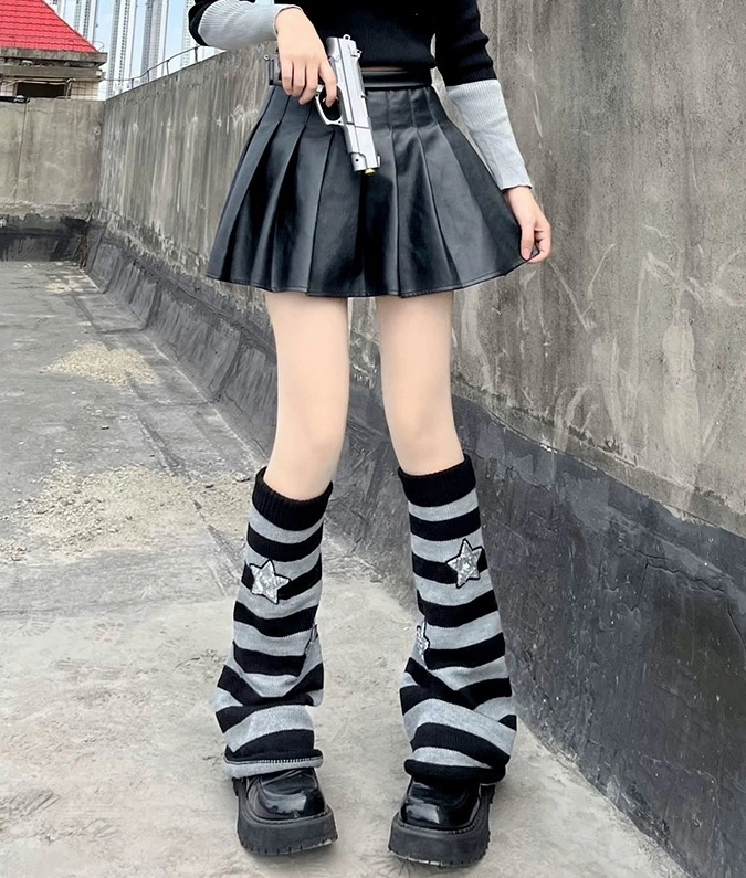 Grey Stars Stripe Leg Warmer | Lara - KATSEYE - Fashion Chingu