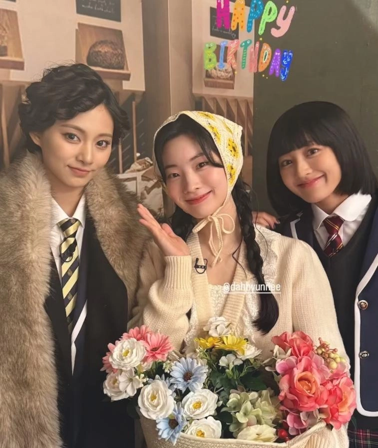 Yellow Daisy Crochet Headscarf | Dahyun - TWICE - Fashion Chingu