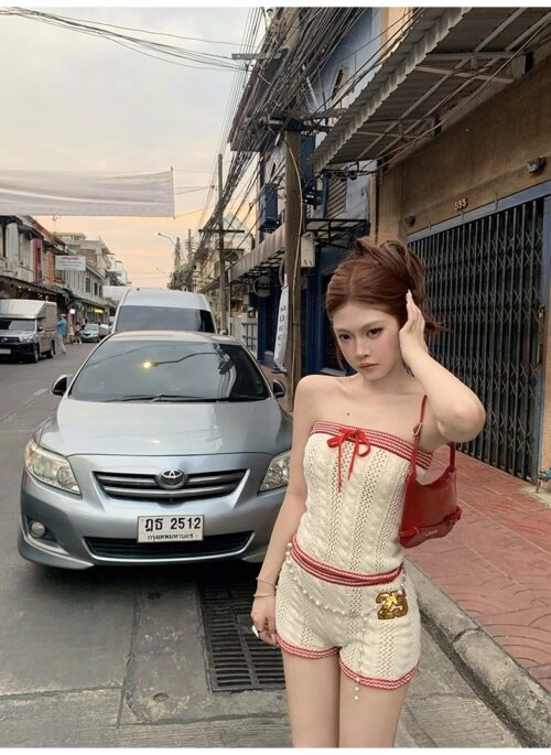 Beige Cable Knit Striped Shorts | Jennie – BlackPink