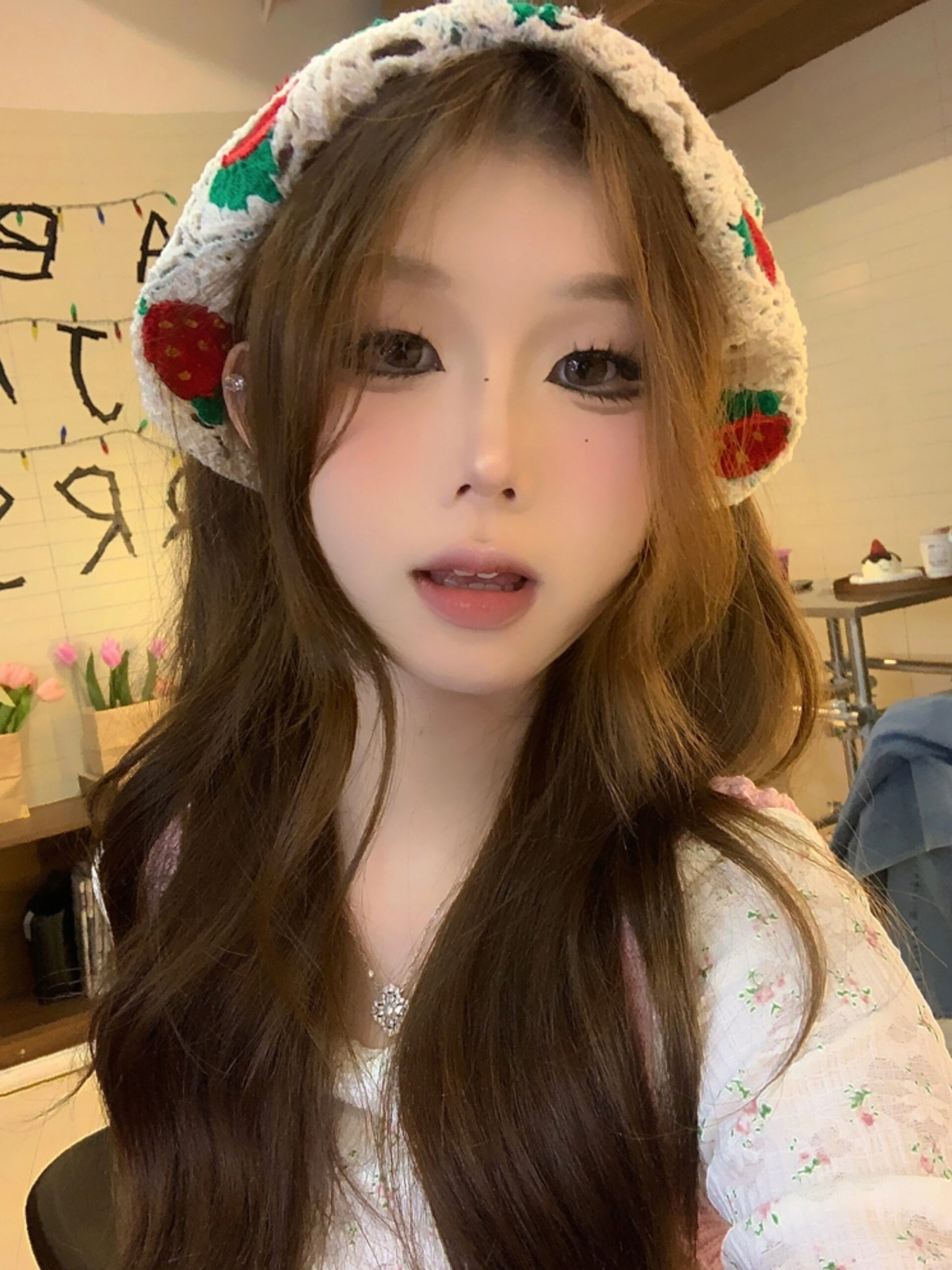 アイドル [LE SSERAFIM] CROCHET HAT Beige Crochet Flower Tassel Hat | Sakura - Le Sserafim - Fashion