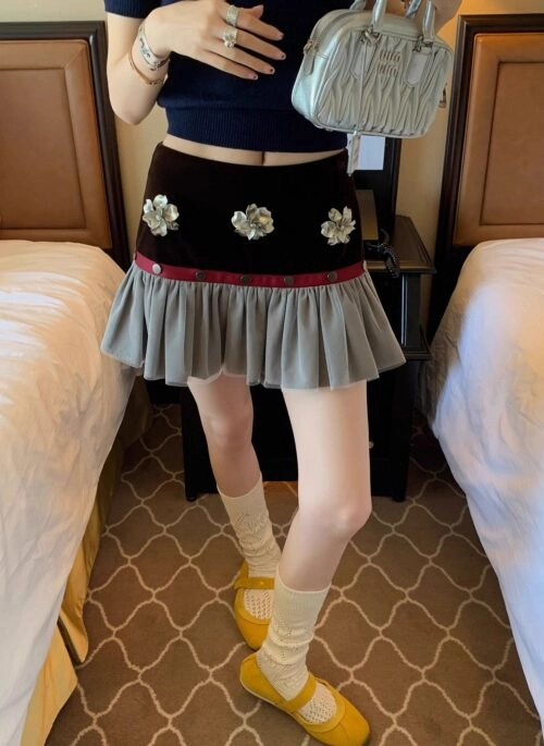 Black And Grey Floral Embellished Skirt | Rei – IVE