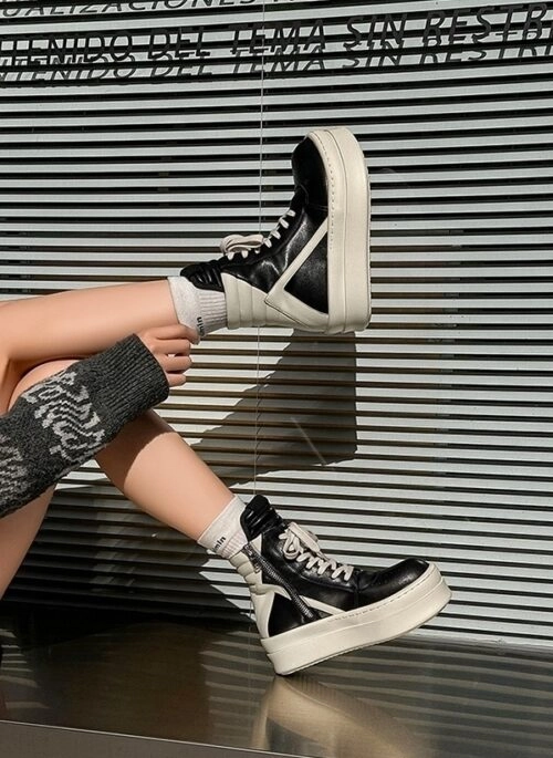 Black Contrasting High-Top Sneakers | Liz – IVE