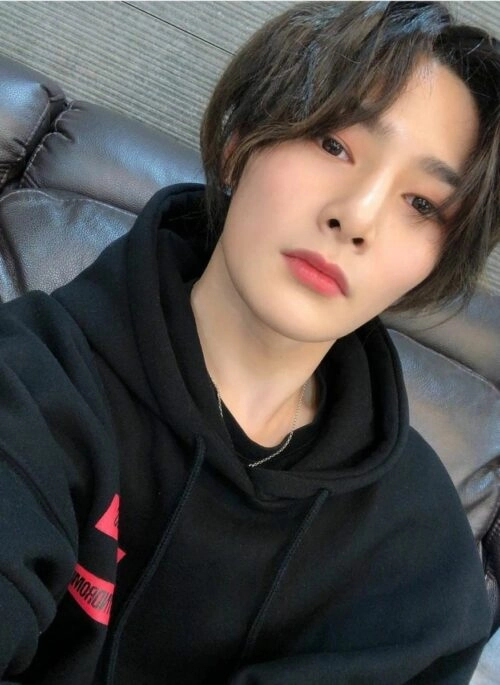 Black Grunge Graphic Text Hoodie | Jeongin – Stray Kids