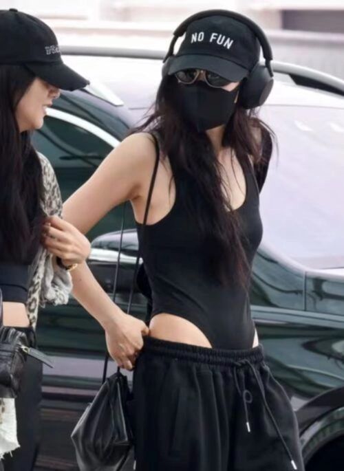 jennie着用　トップス M Get BlackPink Jennie Kim Outfits - Shop Jennie Fashion