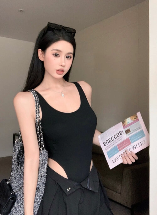 Black High-Cut Scoop Neck Bodysuit | Jennie – BlackPink