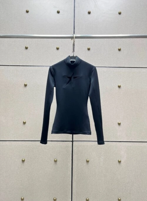 Black Hollow Star Mock Neck Top | Chaewon – Le Sserafim