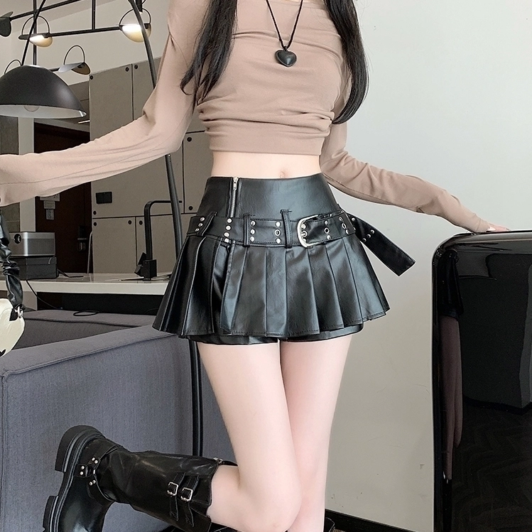 Black Pleated Faux Leather Belted Skort | Ruka - BabyMonster - Fashion Chingu