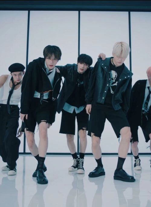 Black Ripped Edge Shorts | Soobin – TXT