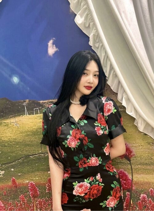 Black Satin Rose Print Crop Shirt | Joy – Red Velvet