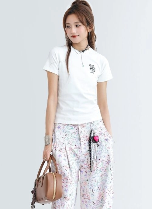 Classic Raglan Sleeve Letter Patch Slim Fit Tee