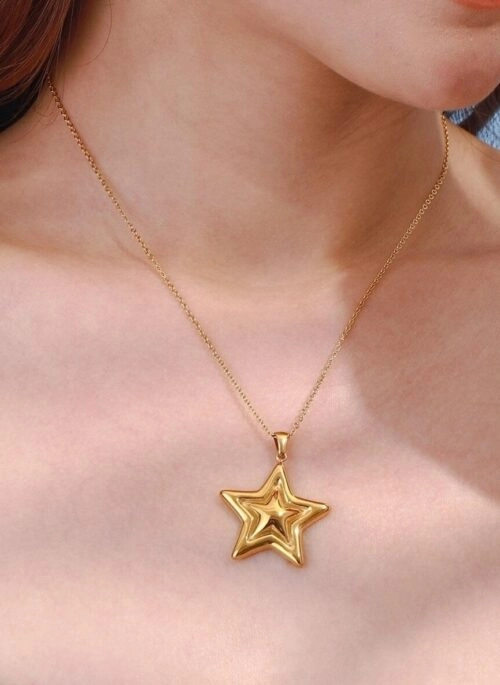 Gold Double Star Pendant Necklace | Lisa – BlackPink