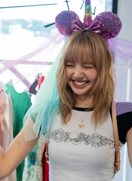 Gold Double Star Pendant Necklace | Lisa – BlackPink