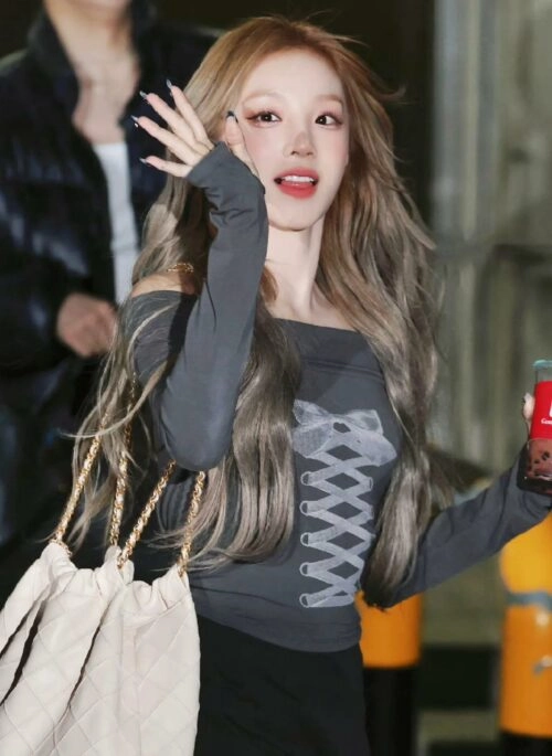 Grey Off-Shoulder Lace-Up Print Top | Yuqi – (G)I-DLE