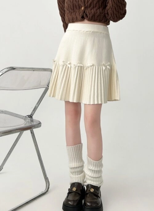 Knit Pleated Skirt With Bow Detail