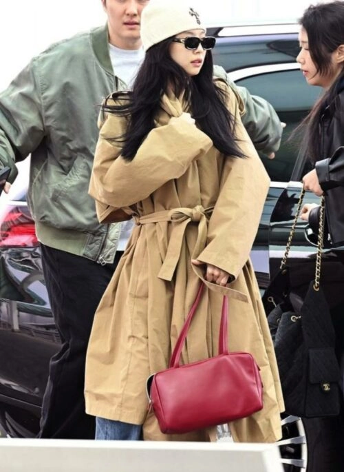 Red Boxy Minimalist Shoulder Bag | Jennie – BlackPink