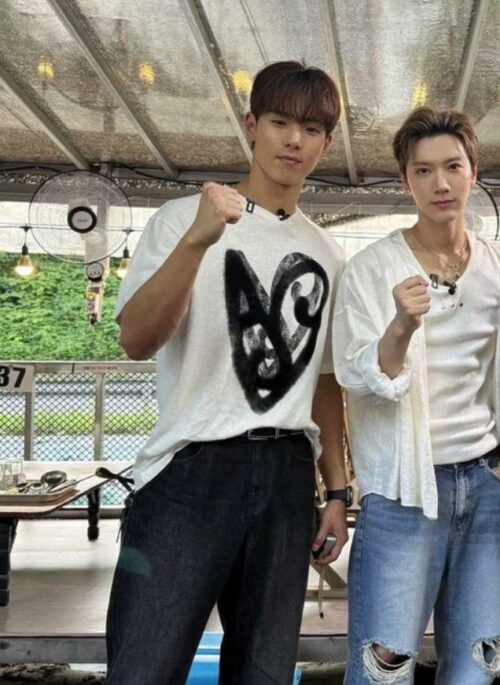 White Abstract Heart Print T-Shirt | Shownu – MONSTA X