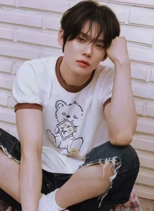 White Contrast Trim Bear Print T-Shirt | Yeonjun – TXT