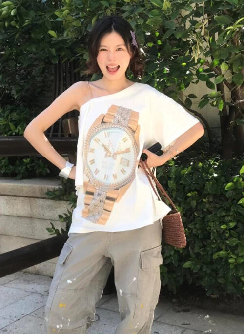 White One-Shoulder Timepiece Print T-Shirt | Nayeon – Twice