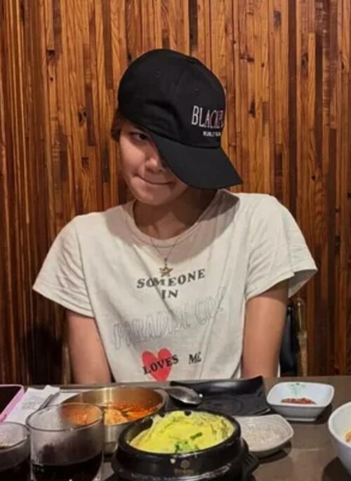 White Paradise Cove Printed T-Shirt | Lisa – BlackPink