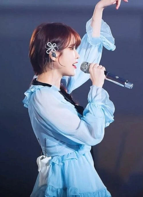 White Pearl Flower Asymmetrical Earrings | IU