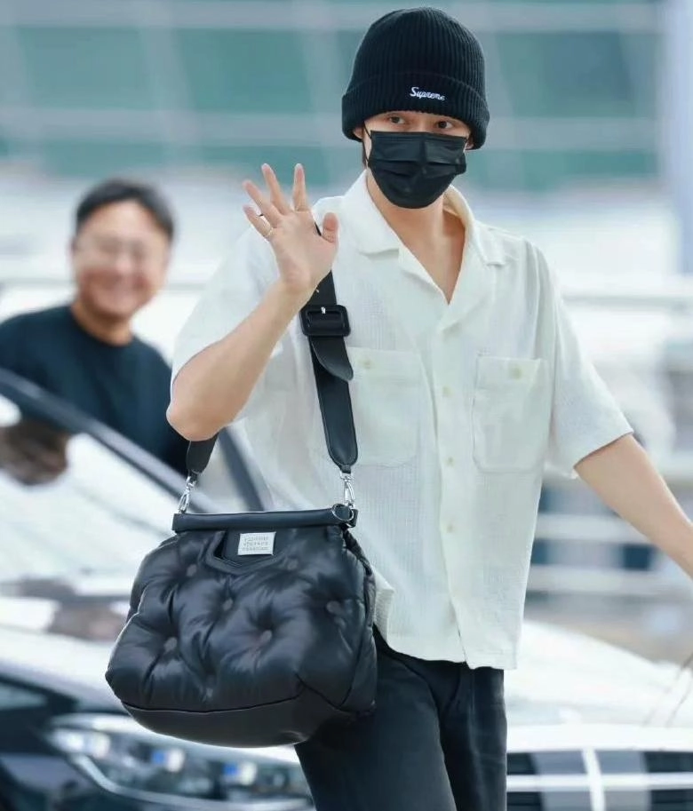 Black Quilted Puff Crossbody Bag | Jun - Seventeen - Fashion Chingu