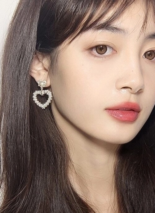 White Heart Pearls Embezzled Earrings | Wonyoung – IVE