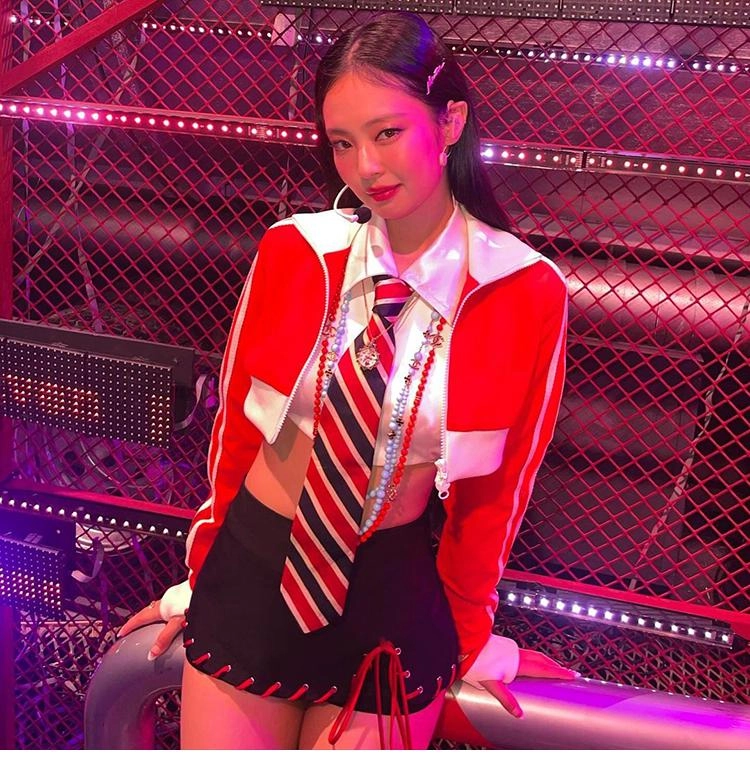 Red And White Zip-Up Crop Jacket | Jennie - BlackPink - Fashion Chingu