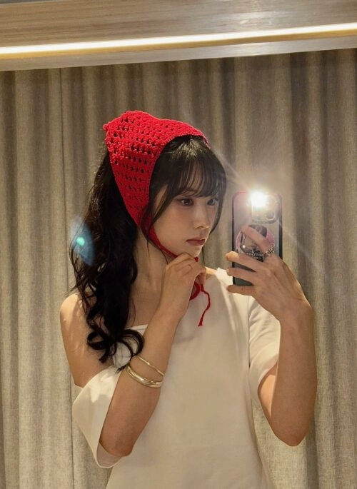 Red Hollow Knitted Headscarf | Dahyun - TWICE - Fashion Chingu