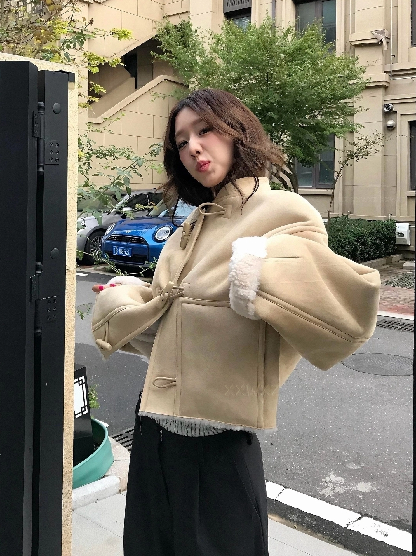 Beige Toggle Fleece Short Jacket | Jennie - Blackpink - Fashion Chingu